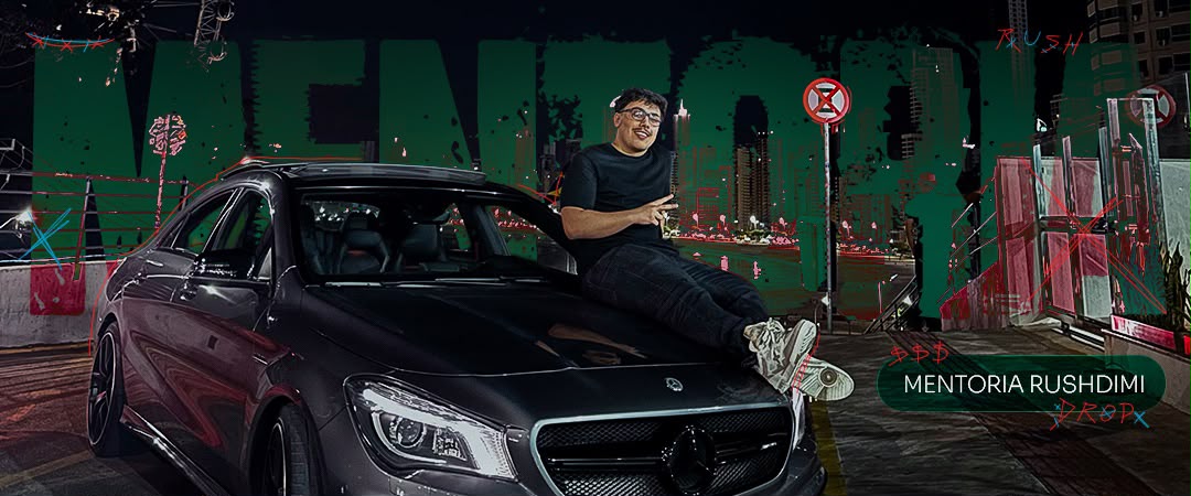 Dimi sentado sobre uma Mercedes em cenário urbano